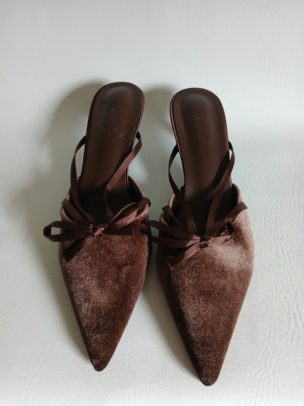 Women's CH Pointed Toe Brown Textured Fabric Mules Kitten Heels Sz8.5M - Picture 2 of 16